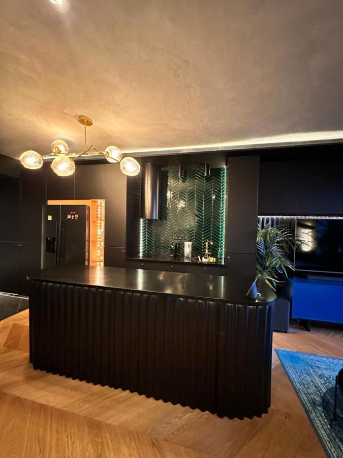 Skyline Elegance With Free Parking Leilighet Bratislava Eksteriør bilde