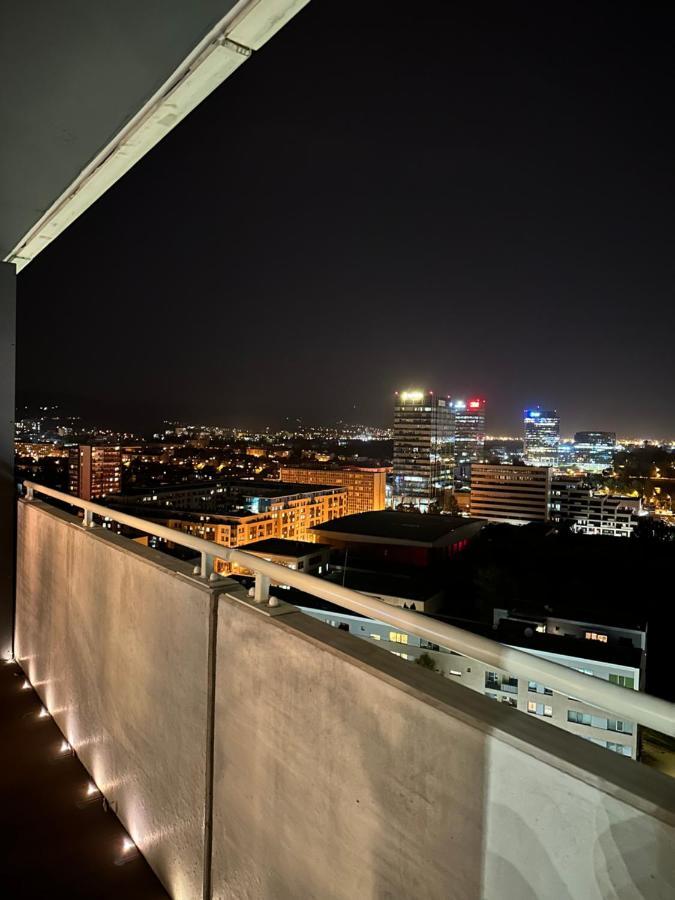 Skyline Elegance With Free Parking Leilighet Bratislava Eksteriør bilde