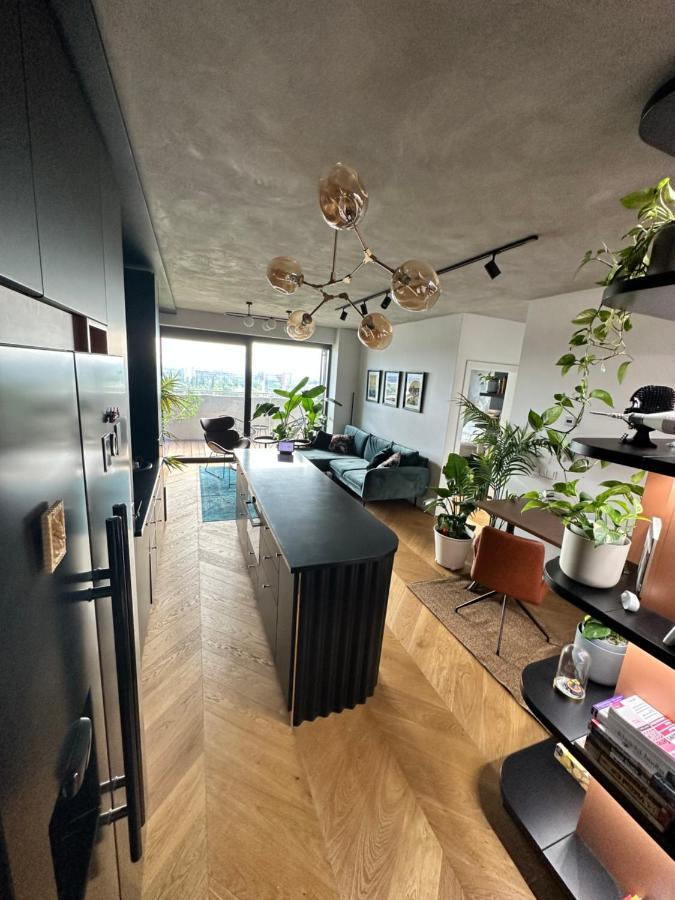 Skyline Elegance With Free Parking Leilighet Bratislava Eksteriør bilde